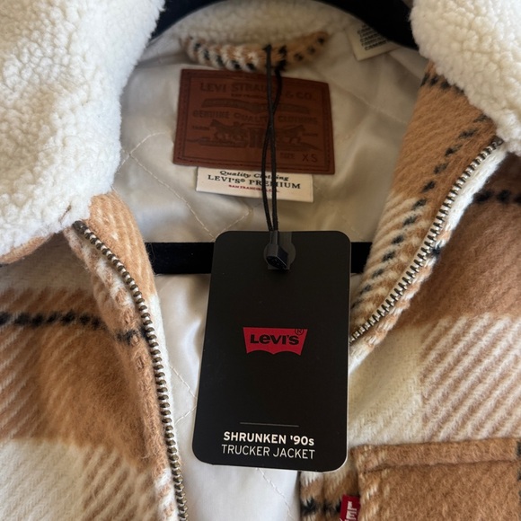 NWT Levi's Shrunken '90s Flannel Jacket in Tan and Cream Plaid - Picture 10 of 10